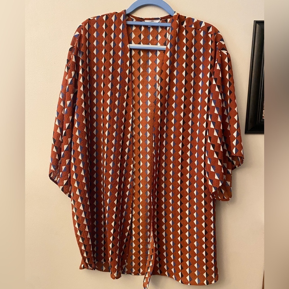 Entro women’s Red and White Geometric duster
